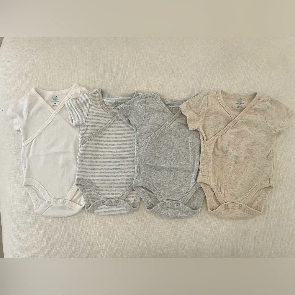 👶🏻 4 piece bundle onesies by Cloud Island in size 0-3 months! Great condition!